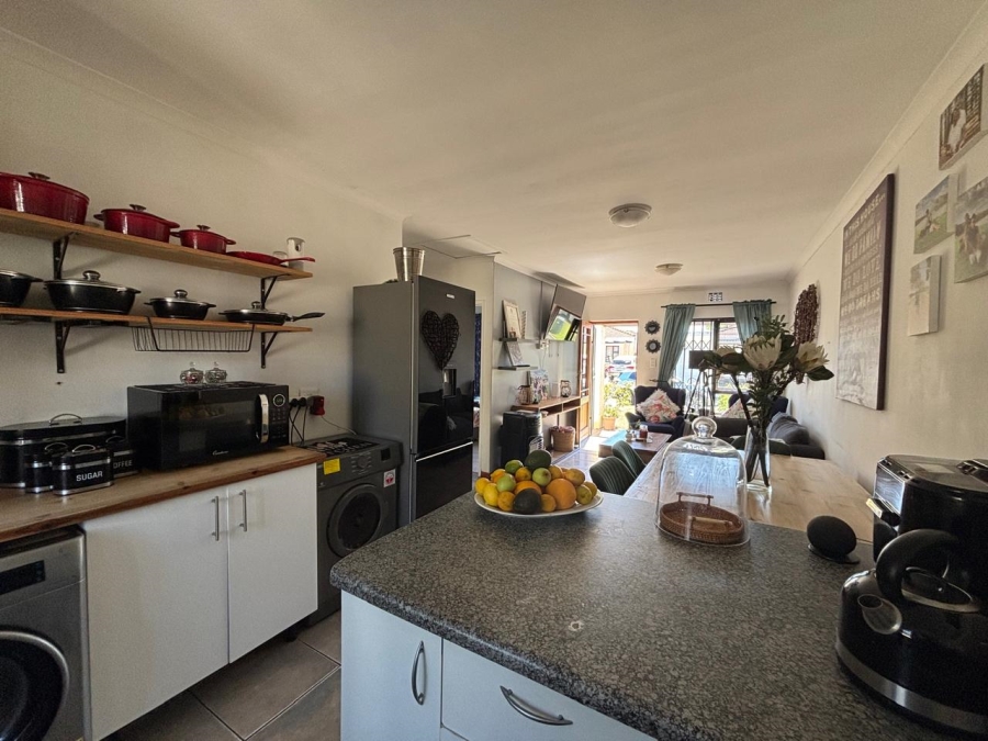 To Let 2 Bedroom Property for Rent in Stellendale Western Cape